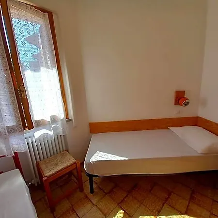 Attractive With Garden Hotel 2*